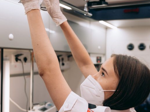 pexels-mikhail-nilov-8948292-scaled-517x775x0x194x517x387x1697883202